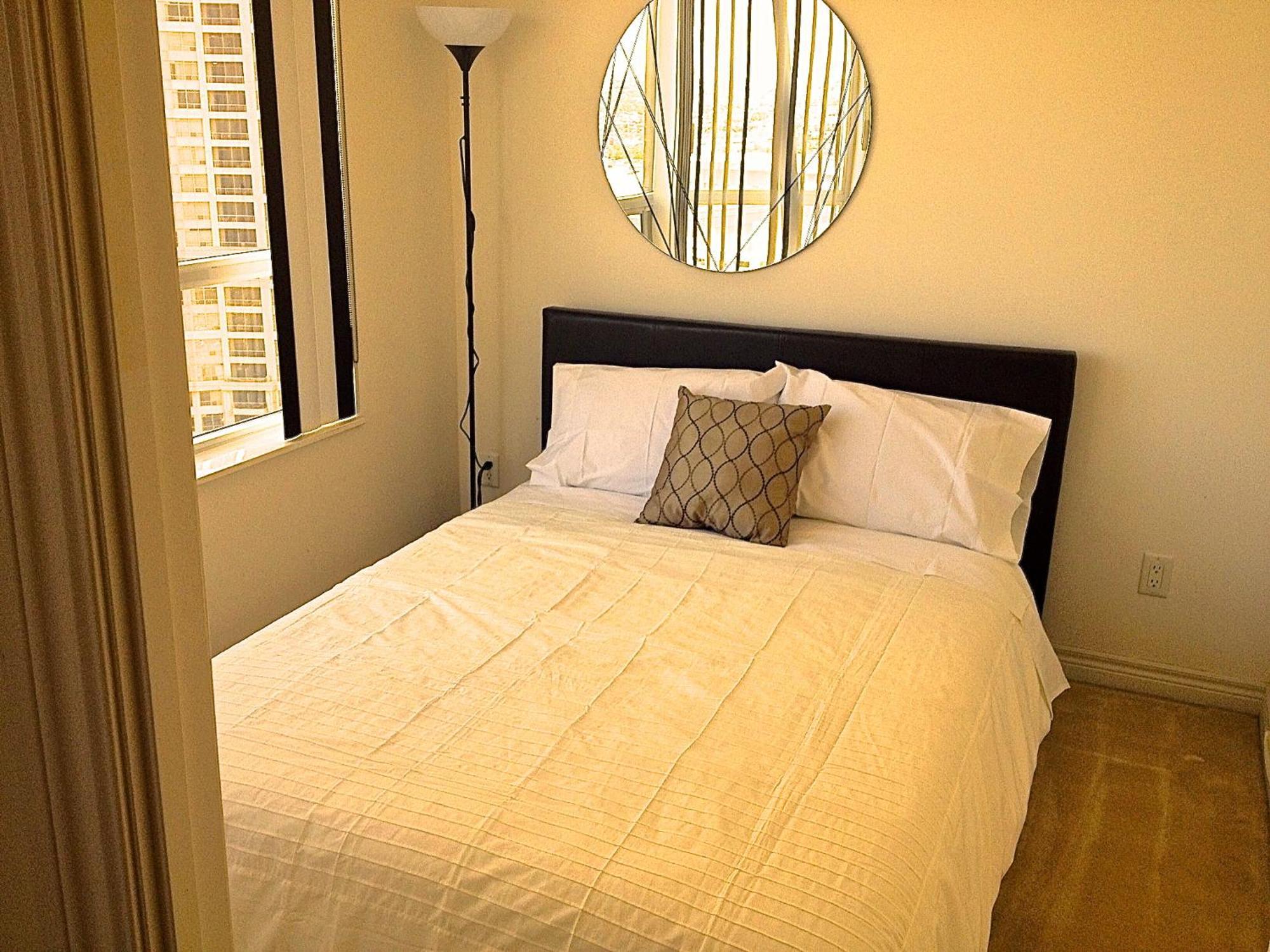 Royal Stays Furnished Apartments - Square One Mississauga Pokój zdjęcie