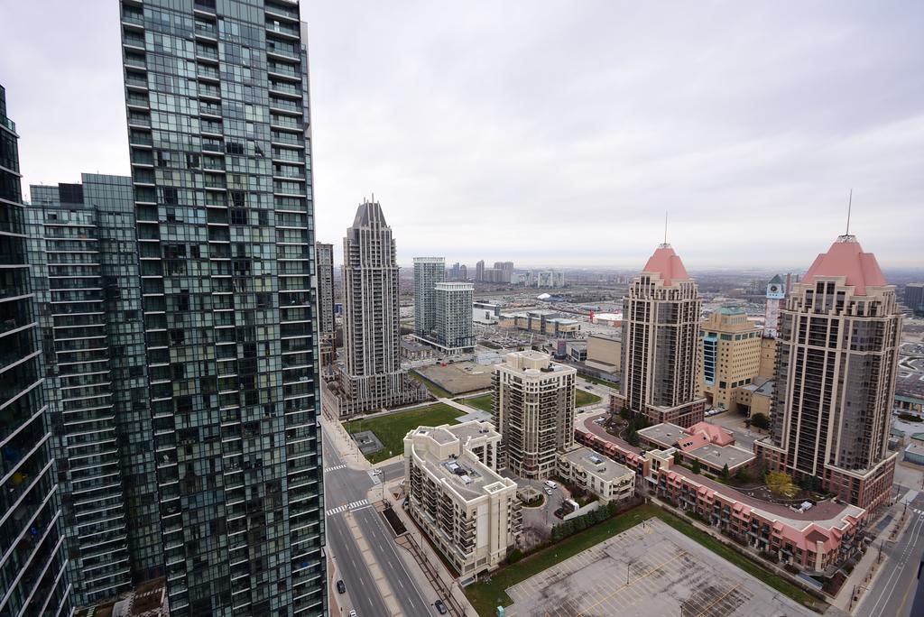 Royal Stays Furnished Apartments - Square One Mississauga Zewnętrze zdjęcie