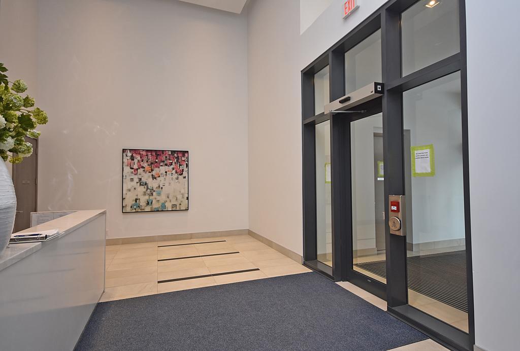 Royal Stays Furnished Apartments - Square One Mississauga Zewnętrze zdjęcie